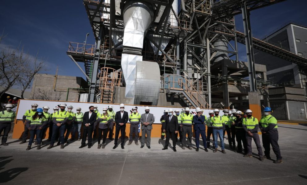 • El vicegobernador participó de la puesta en marcha de una nueva línea integral de producción de cemento en Malagueño