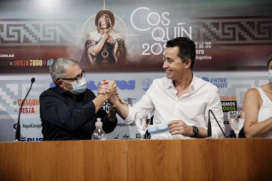 Manuel Calvo entregó aportes al Festival Nacional del Folklore de Cosquín