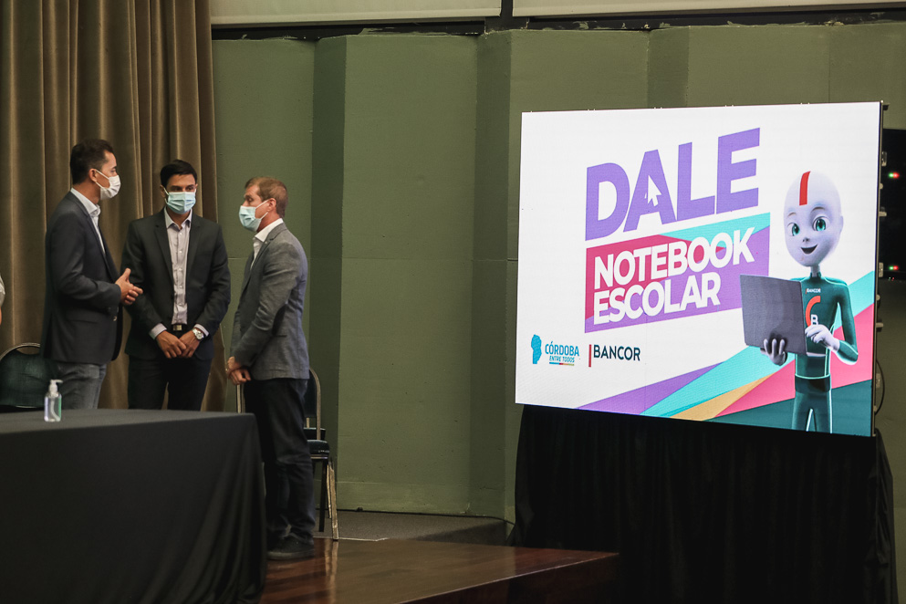 Manuel Calvo participó del lanzamiento de la línea de préstamos "Dale Notebook Escolar"