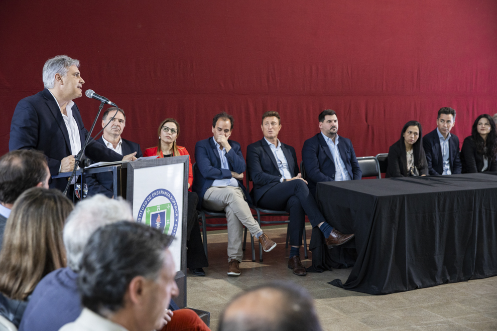 Laboulaye: Llaryora anunció la creación de una sede regional de la Universidad Provincial