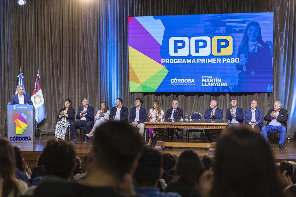 Llaryora lanzó una nueva edición del Programa Primer Paso