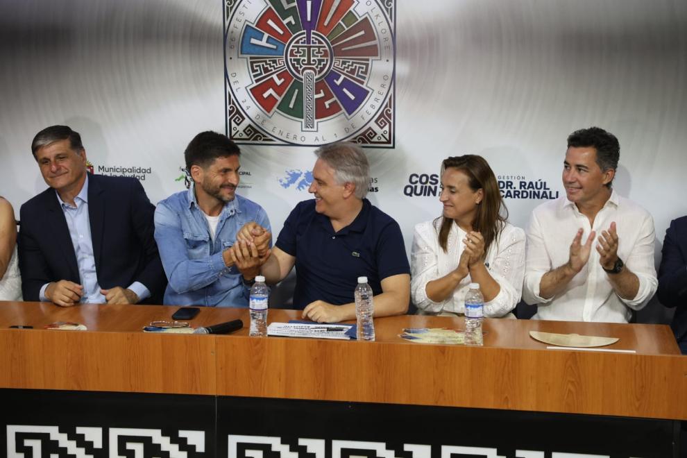 Llaryora en el festival de Cosquín: “Venimos a ratificar el apoyo a la cultura y a los festivales”