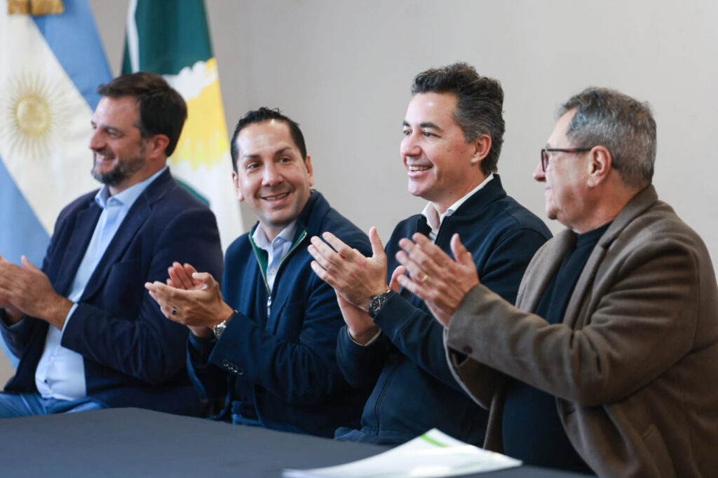 Llaryora anunció obras, viviendas y aportes a Camilo Aldao, General Baldissera y Colonia Barge