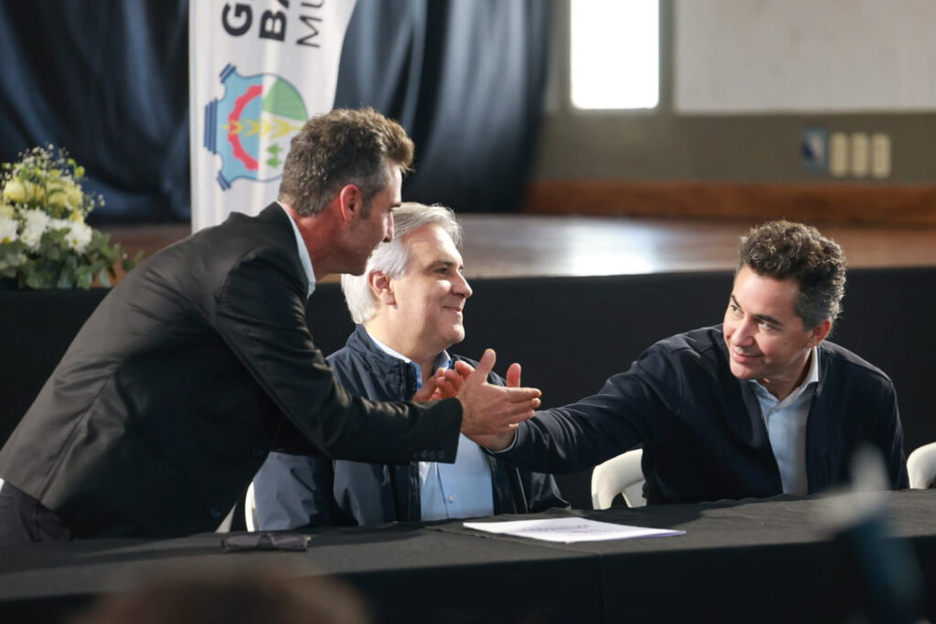 Llaryora anunció obras, viviendas y aportes a Camilo Aldao, General Baldissera y Colonia Barge