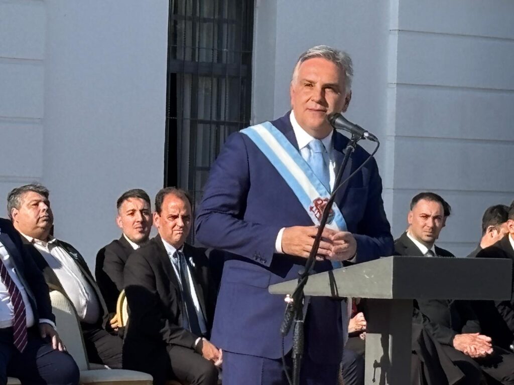25 de Mayo: Llaryora pidió por la “unidad de los argentinos”