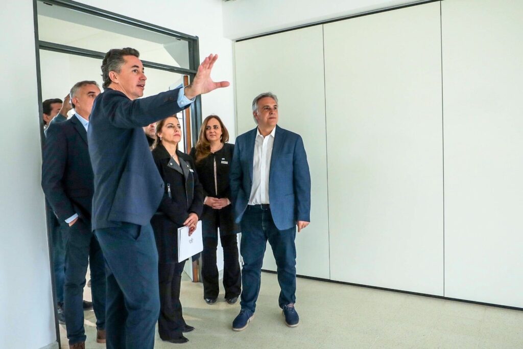 Las Varillas: el gobernador supervisó la etapa final de la sede regional de la UPC