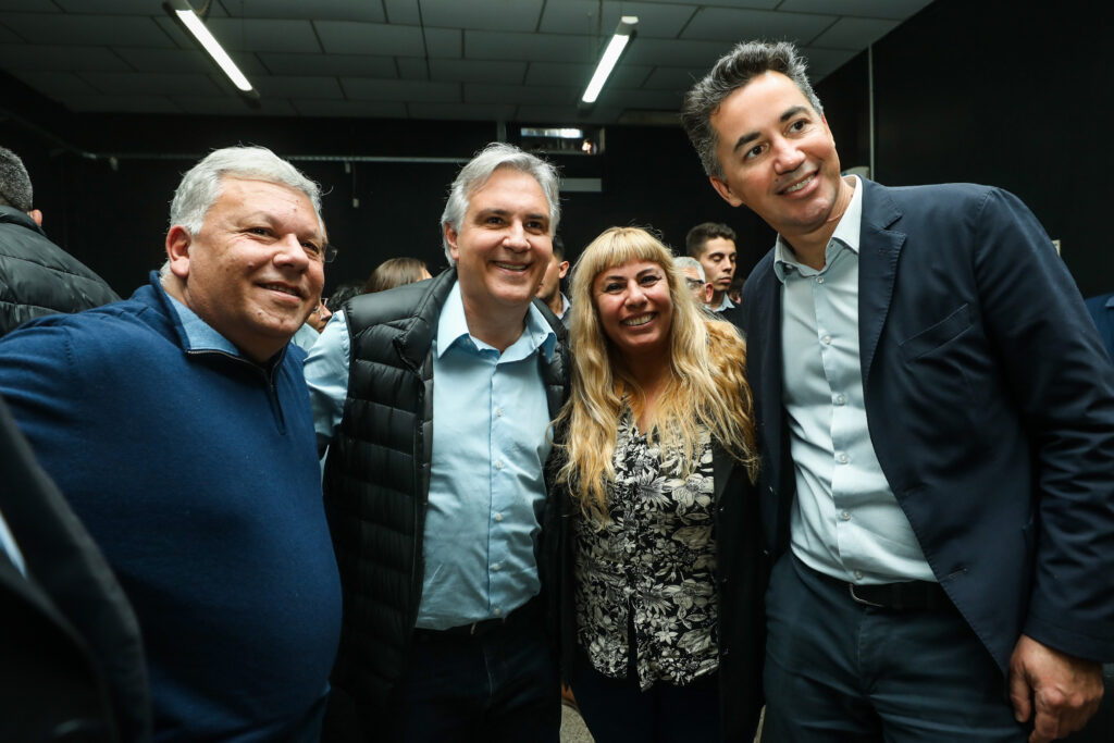 Llaryora anunció infraestructura habitacional, educativa y productiva en Las Varas, Sacanta y Villa San Esteban